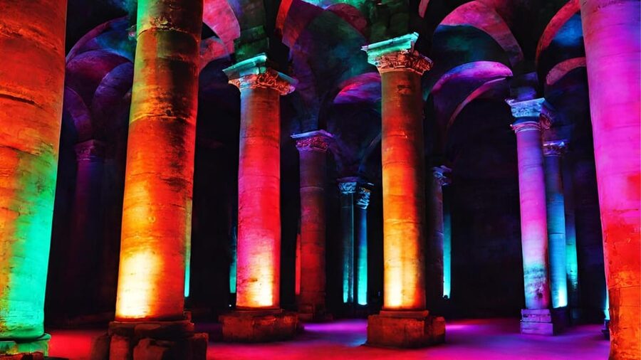 Istanbul: Basilica Cistern Tour, Discovering Medusa - Medusa’s heads and the questions nobody can fully answer