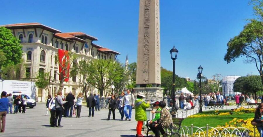 Istanbul: Best of Old City Full-Day Tour with Transfers - Finding your way through the Grand Bazaar