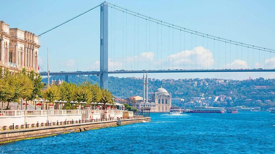 Istanbul: Blue Mosque, Hagia Sofia & Topkapi Palace Day Tour - Lunch in Sultanahmet Square