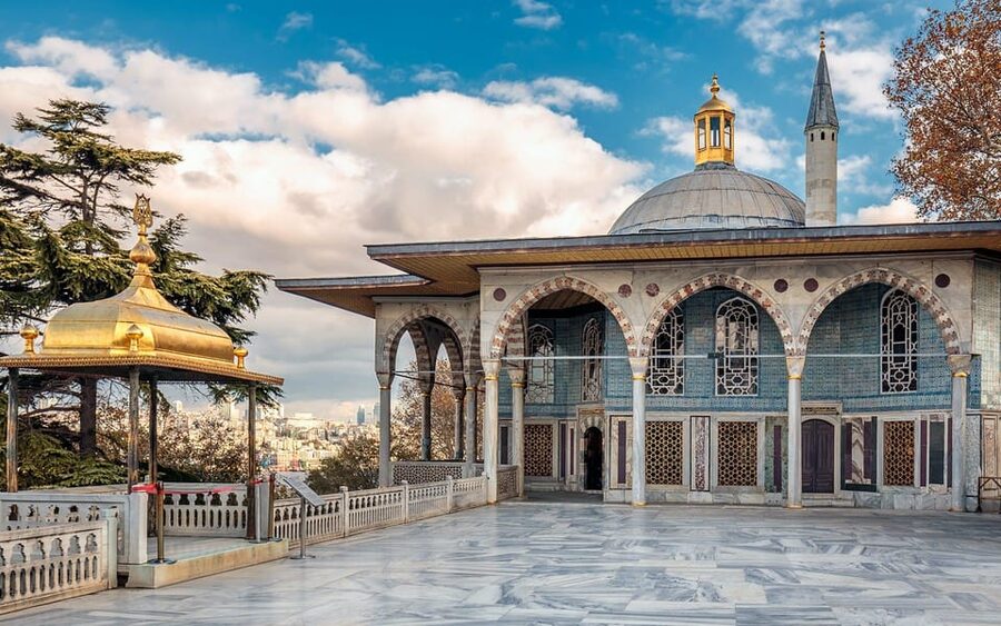 Istanbul: Blue Mosque, Hagia Sofia & Topkapi Palace Day Tour - Topkapi Palace, the longest major stop