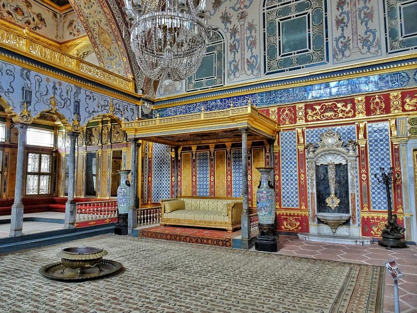 Istanbul: Blue Mosque, Hagia Sofia & Topkapi Palace Day Tour - The Grand Bazaar, with time to bargain