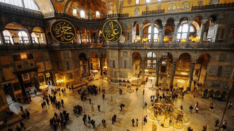 Istanbul: Blue Mosque, Hagia Sophia, & Basilica Cistern Tour - Meeting beneath the trees at Sultanahmet
