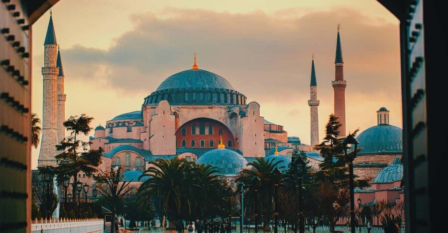 Istanbul: Blue Mosque, Hagia Sophia, & Basilica Cistern Tour - Who should book this tour?