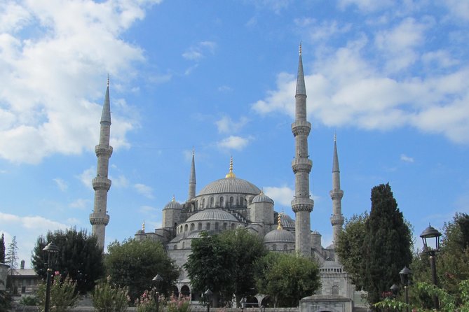 Istanbul: Blue Mosque & Hagia Sophia Small-Group Tour with ticket - Hagia Sophia and its layers of faith
