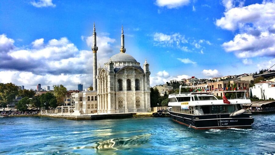 Istanbul: Bosphorus and Black Sea Cruise with Lunch - Lunch on board, with plenty of time to watch the shore