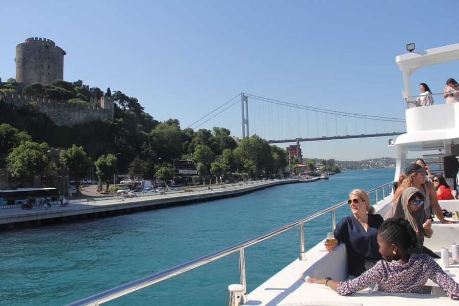 Istanbul: Bosphorus and Black Sea Cruise with Lunch - Arnavutkoy, Bebek, and the European shore