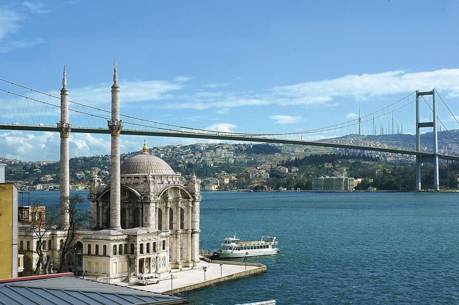 Istanbul: Bosphorus and Golden Horn Boat Tour - Palaces viewed from the water