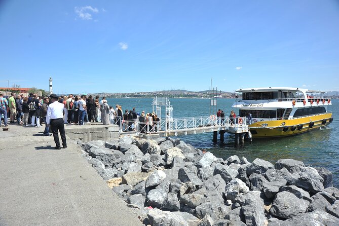 Istanbul: Bosphorus and Golden Horn Cruise with Audio Guide - Dolmabahçe Palace and the imperial shoreline