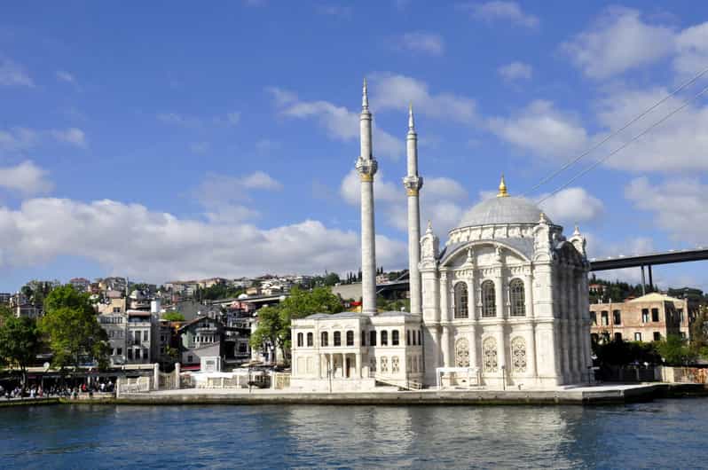 Istanbul: Bosphorus Boat Cruise - Dolmabahçe Palace and Beylerbeyi Palace from the deck