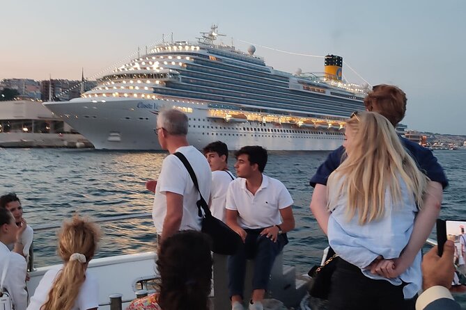 Istanbul Bosphorus Boat Cruise Tour ( MORNİNG or SUNSET ) - Topkapı Palace closes the circuit