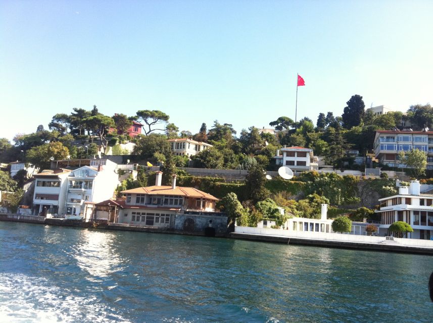 Istanbul: Bosphorus Boat Tour and Two Continents with Lunch - Beylerbeyi Palace on the Asian side