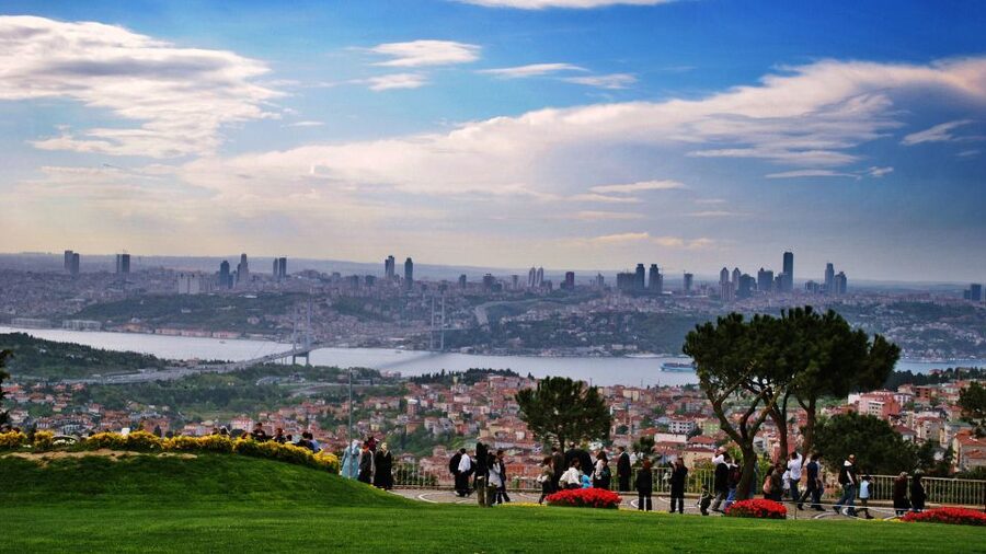Istanbul: Bosphorus Boat Tour and Two Continents with Lunch - Crossing the Bosphorus Bridge in two minutes