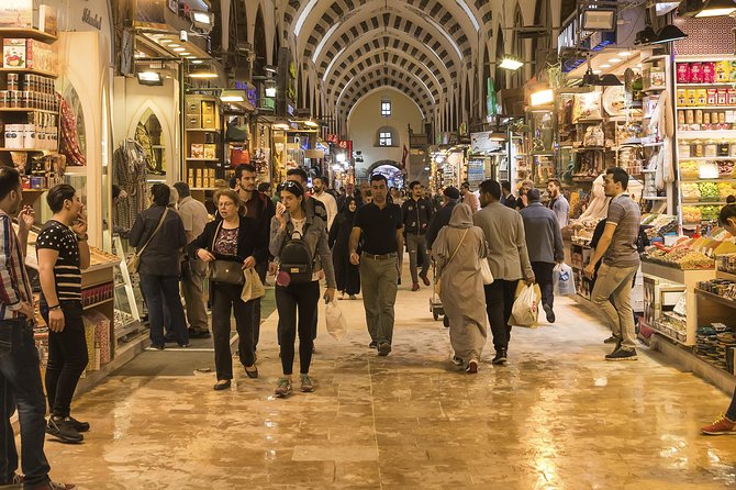 Istanbul: Bosphorus Cruise Tour - Starting at the Spice Bazaar and Rüstem Pasha Mosque