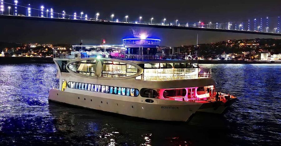 Istanbul: Bosphorus Cruise with Dinner Show - Palaces, bridges, and two continents from the water