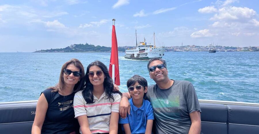 Istanbul: Bosphorus Cruise with Stopover on the Asian Side - From Dolmabahce Palace to Ortakoy