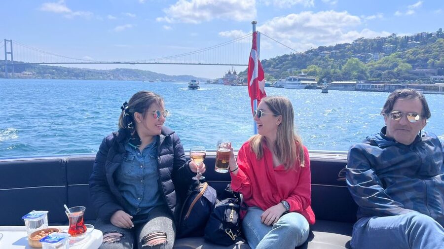 Istanbul: Bosphorus Cruise with Stopover on the Asian Side - Bebek and Rumeli Fortress