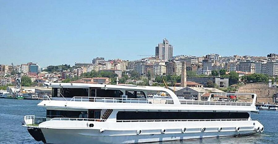 Istanbul Bosphorus Dinner Cruise &Entertainment hotel pickup - A Night Between Istanbuls Two Shores