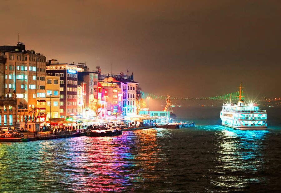Istanbul: Bosphorus Dinner Cruise Incl. Drinks with Transfer - Passing Dolmabahçe Palace and Çırağan Palace