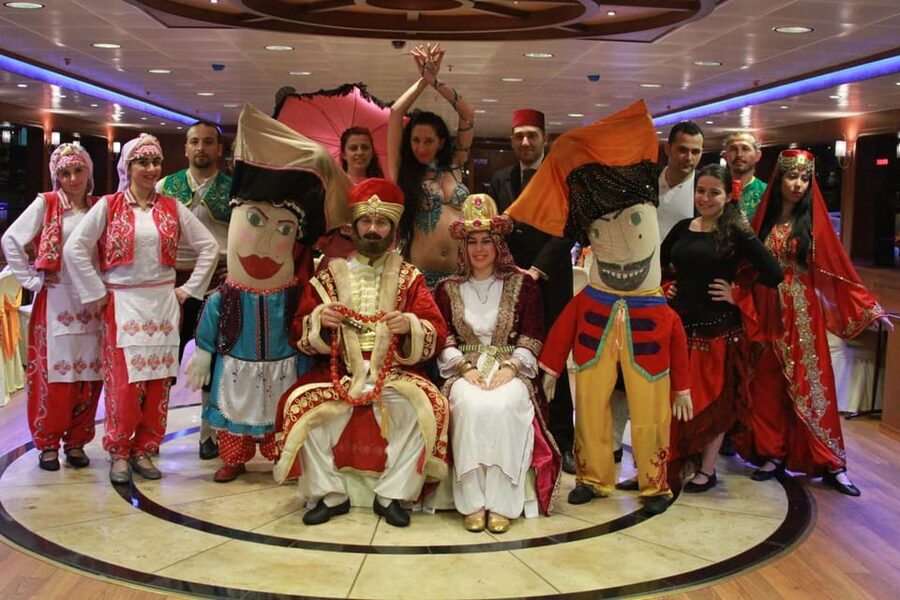 Istanbul: Bosphorus Dinner Cruise Incl. Drinks with Transfer - Rumeli Fortress and the Fatih Sultan Mehmet Bridge