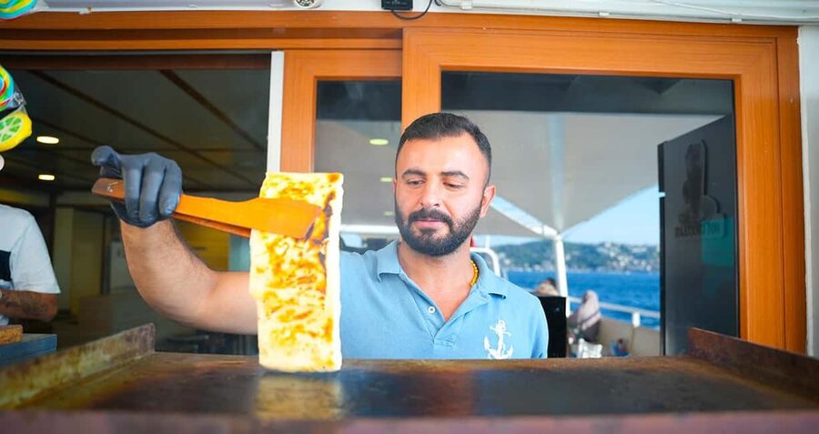 Istanbul: Bosphorus & Golden Horn Cruise Daytime or Sunset - The Golden Horn views near the old city