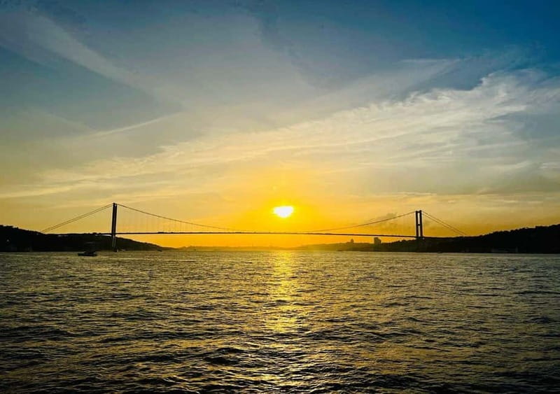 Istanbul: Bosphorus Private Guided Yacht Cruise with Snacks - Rumeli Fortress and the second bridge
