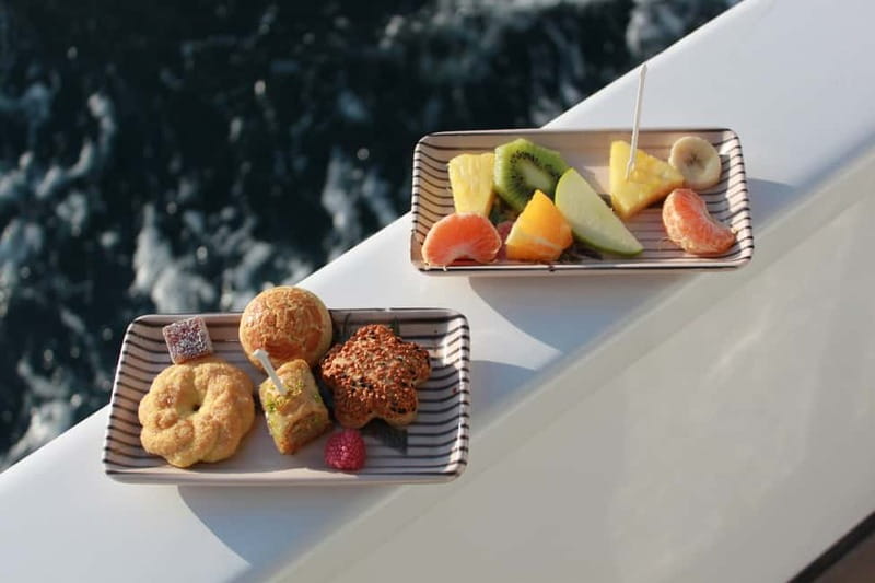 Istanbul: Bosphorus Private Guided Yacht Cruise with Snacks - Beylerbeyi Palace and the Maiden’s Tower