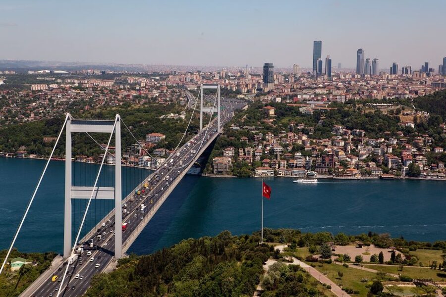 Istanbul: Bosphorus Sightseeing Boat Tour with Guide - Why the Bosphorus is Istanbul’s essential viewpoint