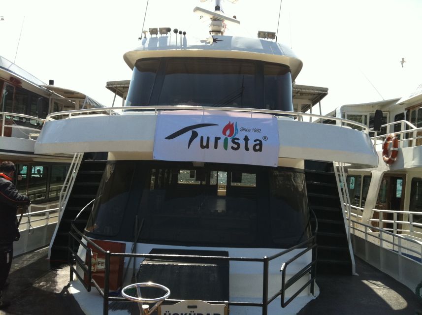 Istanbul: Bosphorus Sightseeing Boat Tour with Guide - Beylerbeyi Palace and the Asian shore