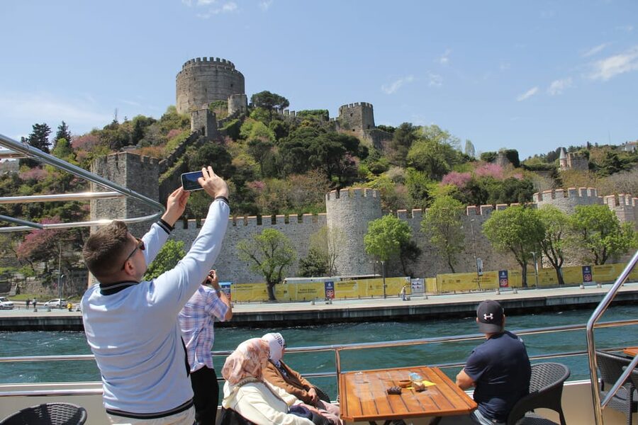 Istanbul: Bosphorus Strait and Black Sea Lunch Cruise - Arnavutköy and the waterfront neighborhoods
