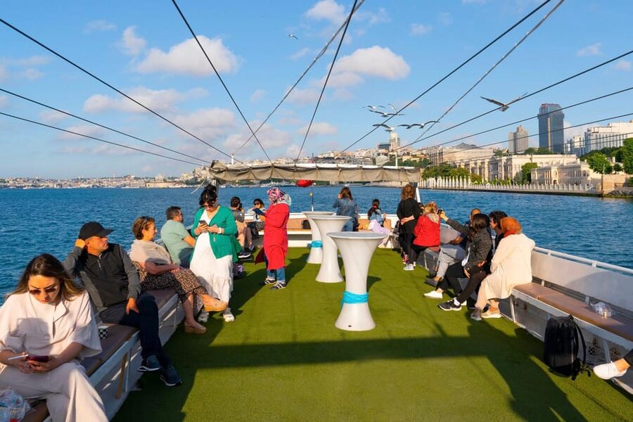 Istanbul: Bosphorus Strait Sightseeing Cruise & Audio Guide - Key points before you book