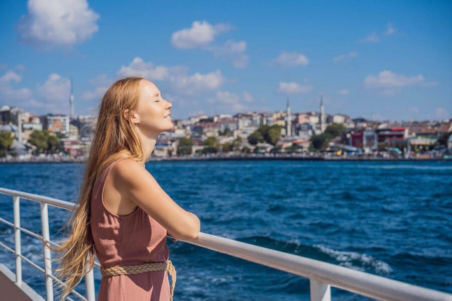 Istanbul: Bosphorus Strait Sightseeing Cruise & Audio Guide - Why a Bosphorus cruise belongs early in your Istanbul plans