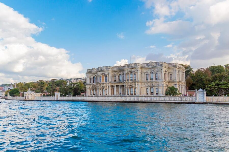 Istanbul: Bosphorus Strait Sightseeing Cruise & Audio Guide - Live guide or mobile audio guide?