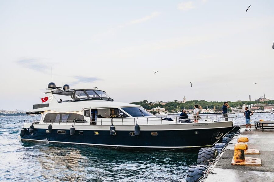 Istanbul: Bosphorus Sunset Cruise on a Luxury Yacht - Why the Bosphorus is Istanbul’s best evening stage