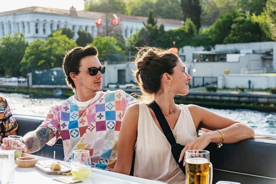 Istanbul: Bosphorus Sunset Cruise on a Luxury Yacht - Crossing to Asia: fortresses, palaces, and Üsküdar