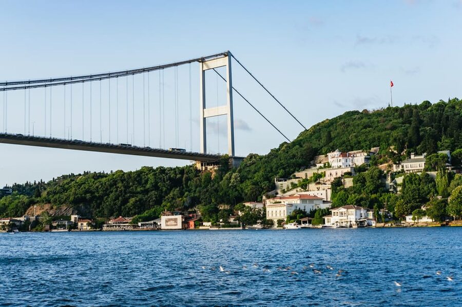 Istanbul: Bosphorus Sunset Cruise on a Luxury Yacht - Maiden’s Tower and the return toward the Golden Horn