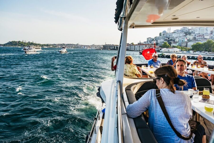 Istanbul: Bosphorus Sunset Cruise on a Luxury Yacht - Starting at Balıkçı Kemal in Karaköy