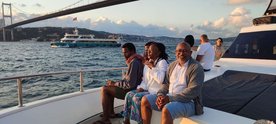 Istanbul: Bosphorus Sunset Cruise on Yacht with Live Guide - Why the Bosphorus looks best at sunset