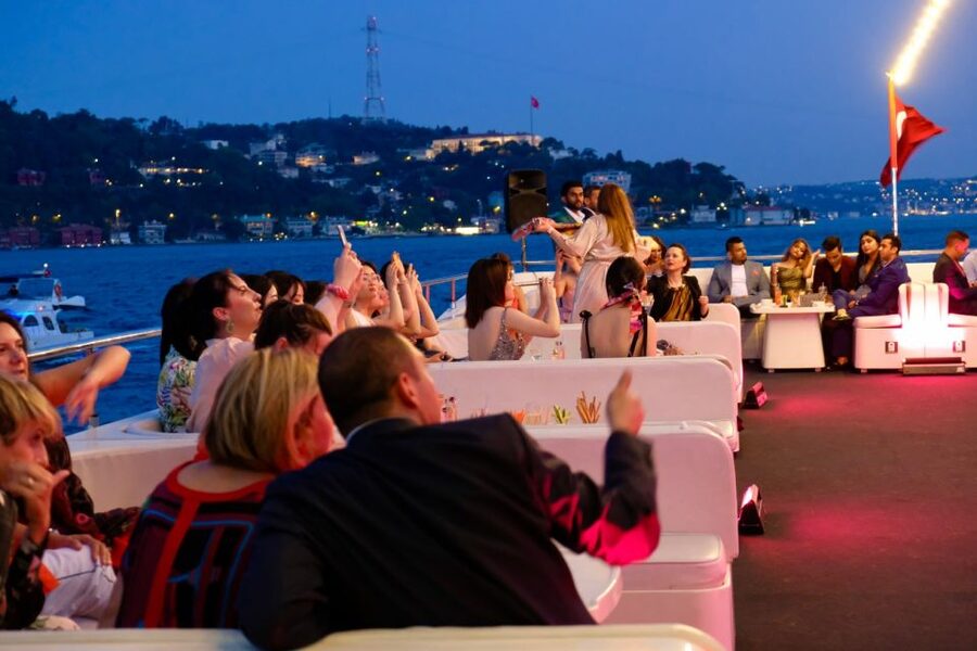 Istanbul: Bosphorus Sunset Cruise with Dinner - A champagne pause beside Maiden’s Tower