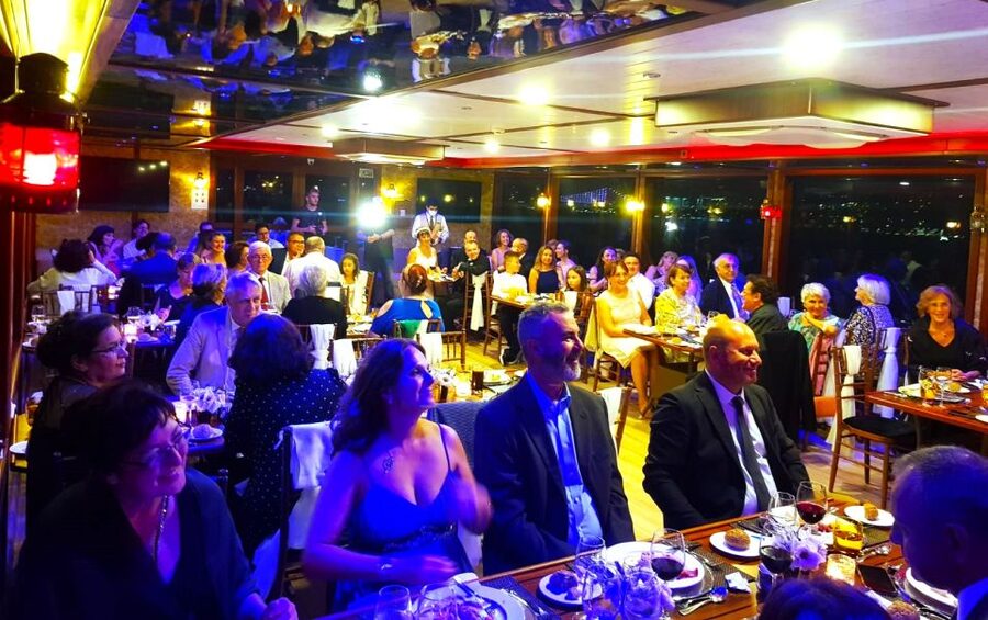 Istanbul: Bosphorus Sunset Cruise with Dinner - Dinner with Dolmabahce Palace and the Asian shore ahead