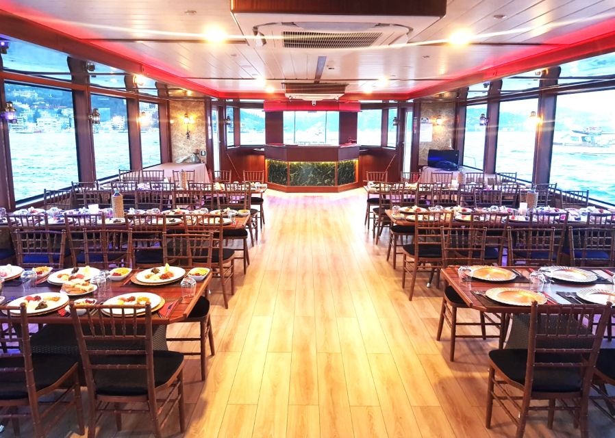 Istanbul: Bosphorus Sunset Cruise with Dinner - From Ottoman palaces to illuminated Istanbul