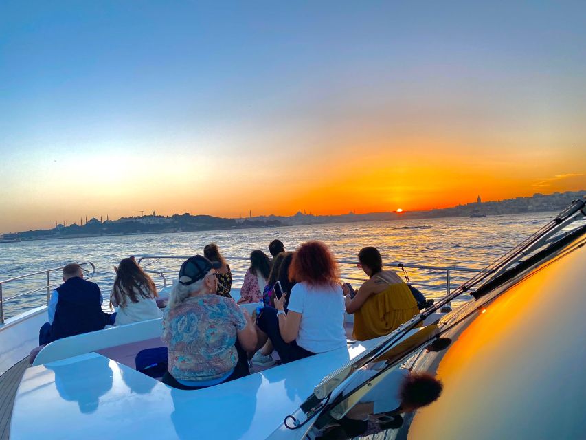 Istanbul: Bosphorus Sunset Cruise with Dinner - Small practical details that improve the evening