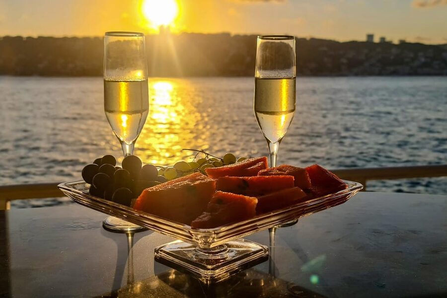 Istanbul: Bosphorus Sunset Cruise with Drinks & Snack - Maiden’s Tower and the return toward old Istanbul