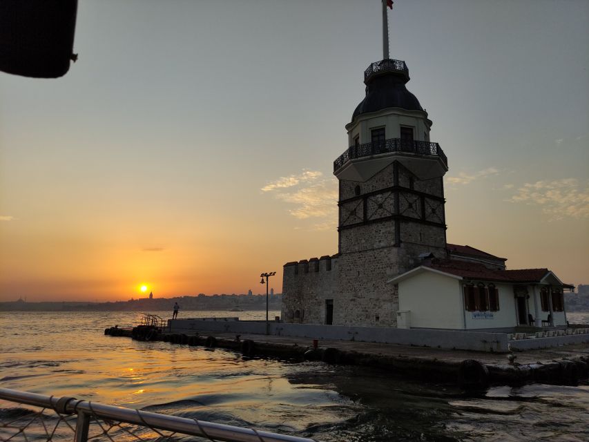 Istanbul: Bosphorus Sunset Cruise with Snacks and Wine - Practical details that affect your evening