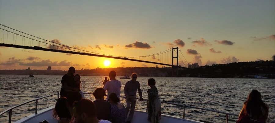 Istanbul: Bosphorus Sunset Cruise with Snacks and Wine - Bebek and Rumeli Fortress