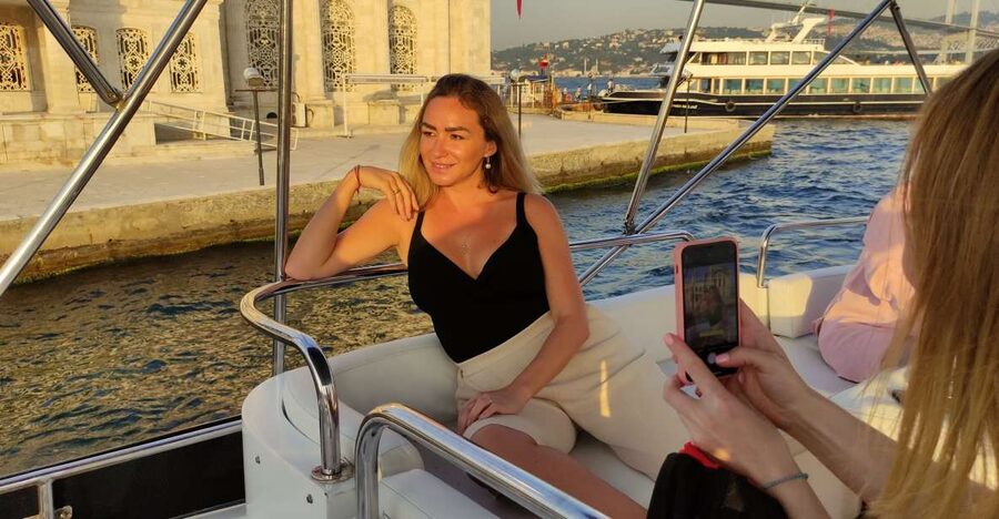Istanbul: Bosphorus Sunset Cruise with Snacks and Wine - The return past the Maiden’s Tower