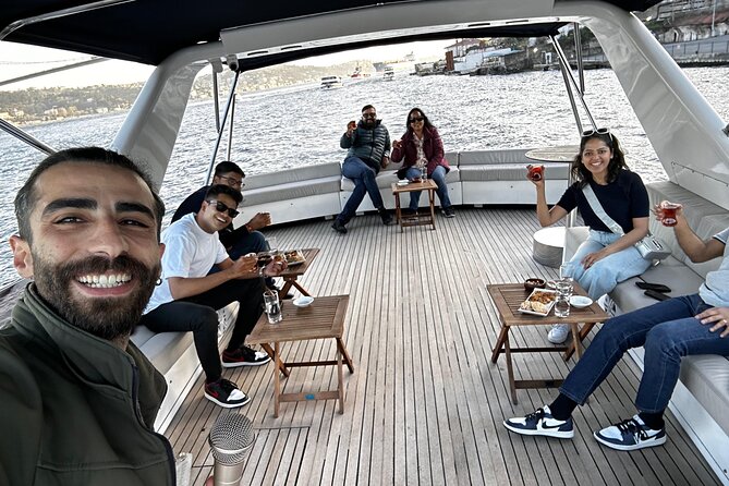 Istanbul Bosphorus Sunset Yacht Cruise - Maiden’s Tower and the 15-minute sunset pause