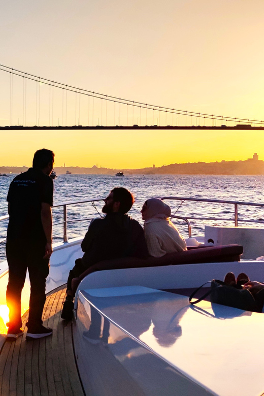 Istanbul: Bosphorus Sunset Yacht Cruise with Live Guide - The return past the Golden Horn and Galataport