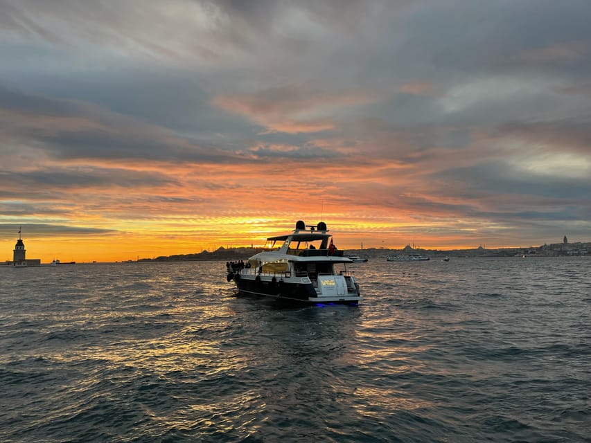 Istanbul: Bosphorus Sunset Yacht Cruise with Live Guide - Guide, crew, and onboard comfort