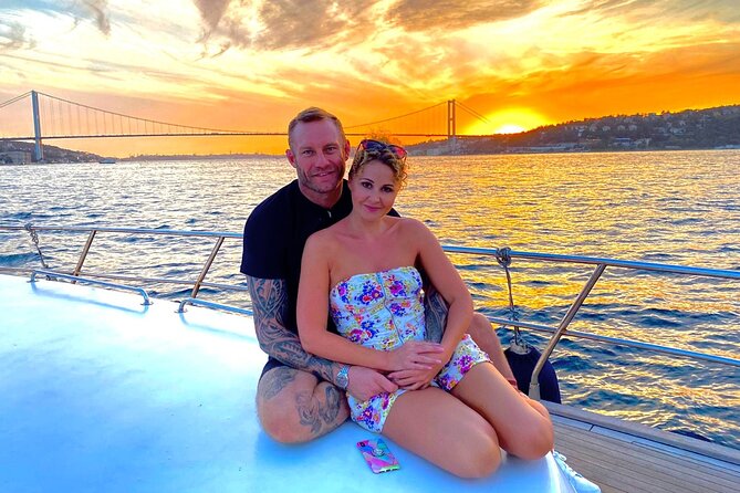 Istanbul Bosphorus Sunset Yacht Cruise With Live Guide And Snacks - The northern route: Rumeli Fortress and Fatih Sultan Mehmet Bridge