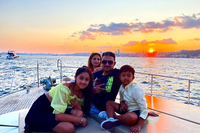 Istanbul Bosphorus Sunset Yacht Cruise With Live Guide And Snacks - Maiden’s Tower and the return toward Istanbul